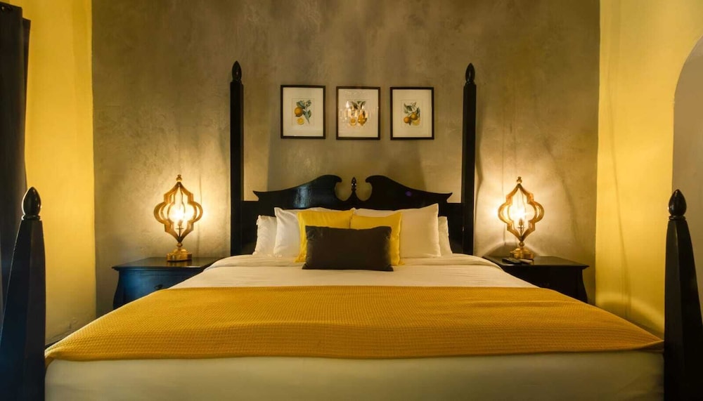 Basic Double Room, 1 King Bed, Fireplace, LISBON photo 2