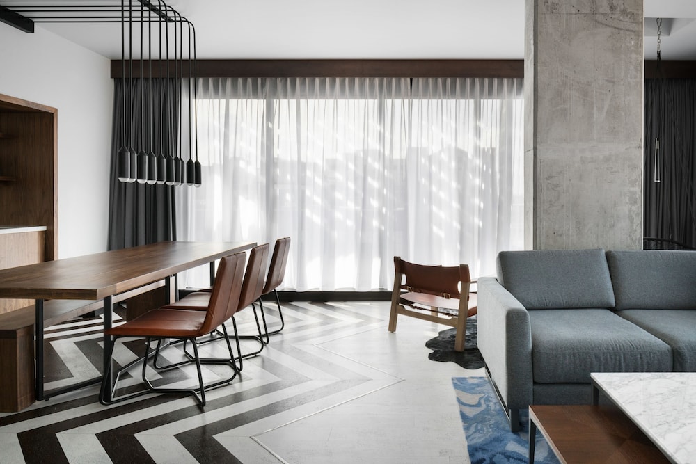Suite (Maker's)