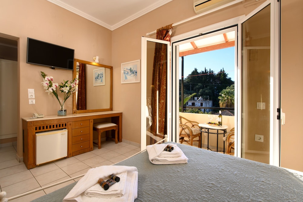 Standard Double Room Single Use, Pool View - Photo 6