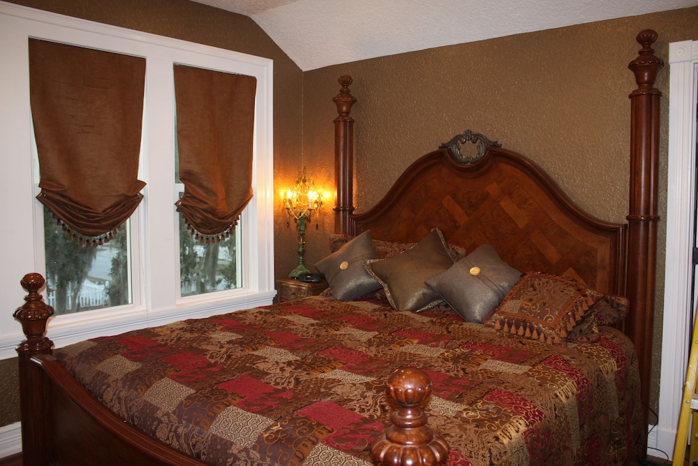 The Dancing Horse Room photo 1