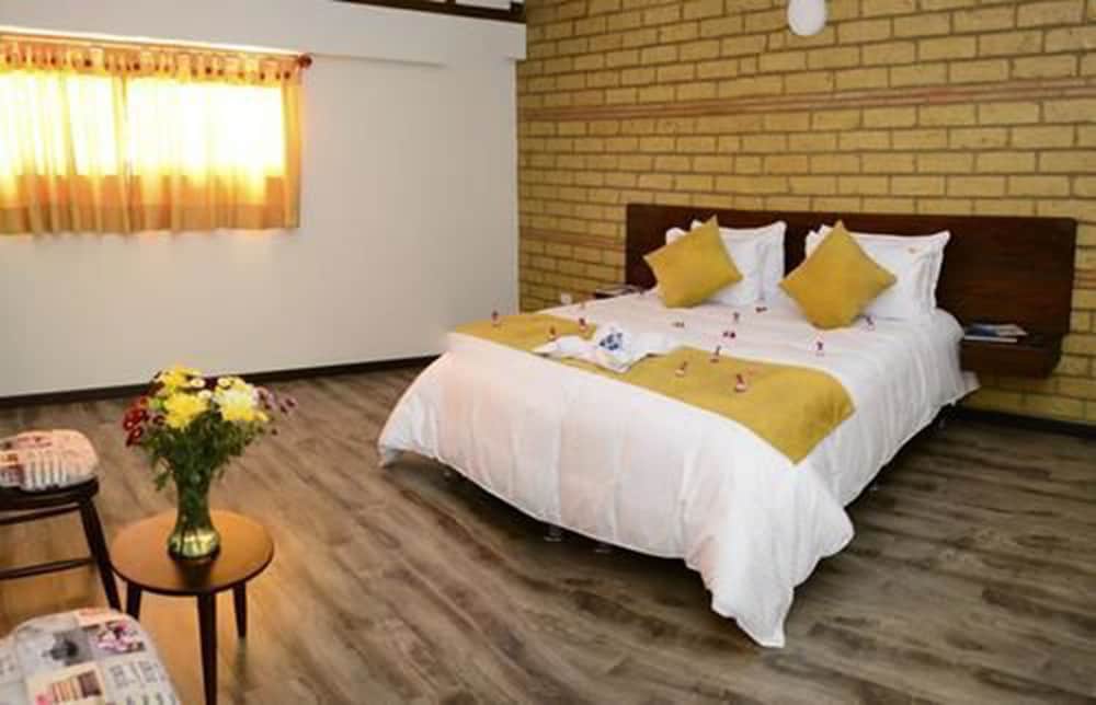 Suite, 1 King Bed, Non Smoking photo 1