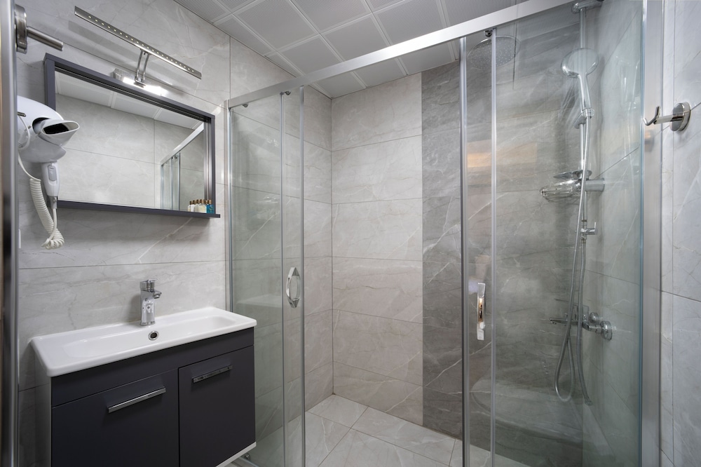 Traditional Double or Twin Room photo 3