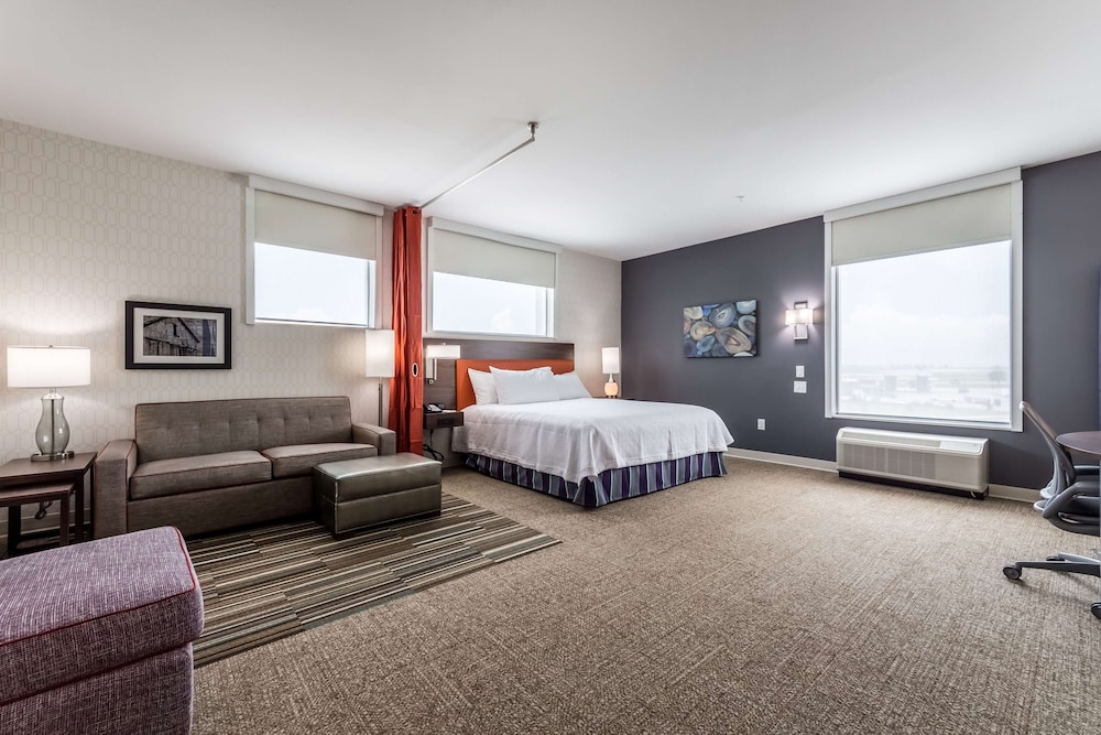Suite, 1 King Bed, Accessible, Bathtub (Mobility & Hearing) photo 1