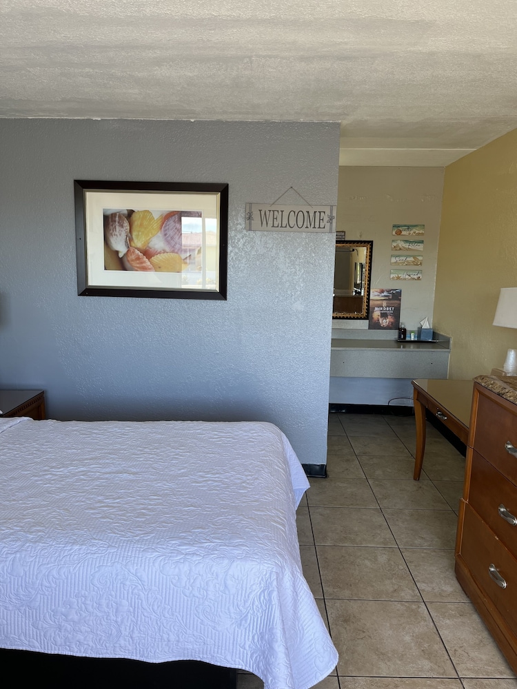 Standard Room, 1 Queen Bed, Smoking photo 3