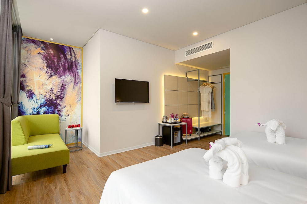 Junior Suite, 2 Twin Beds, City View - Photo 5