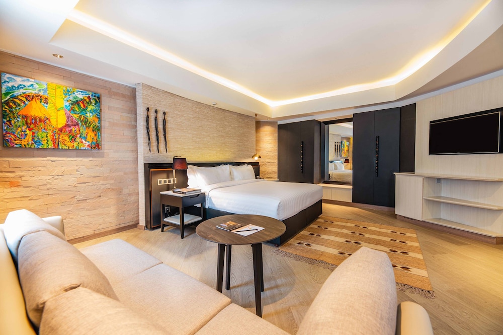 Deluxe Room, 1 King Bed (Deluxe King) - Photo 3