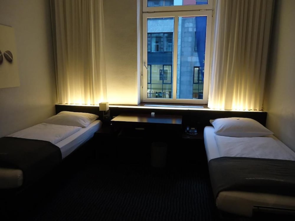 Standard Double or Twin Room - Photo 5
