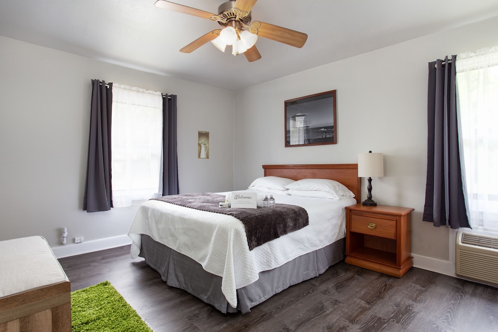 Traditional Room, 1 Queen Bed, Non Smoking photo 1