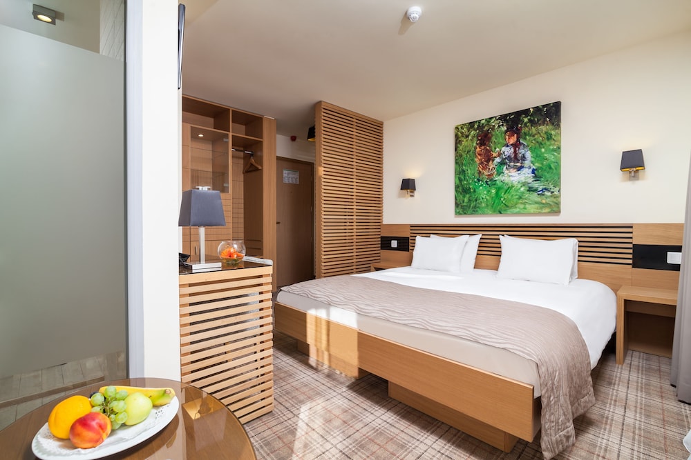 Standard Room, 1 King Bed - Photo 1