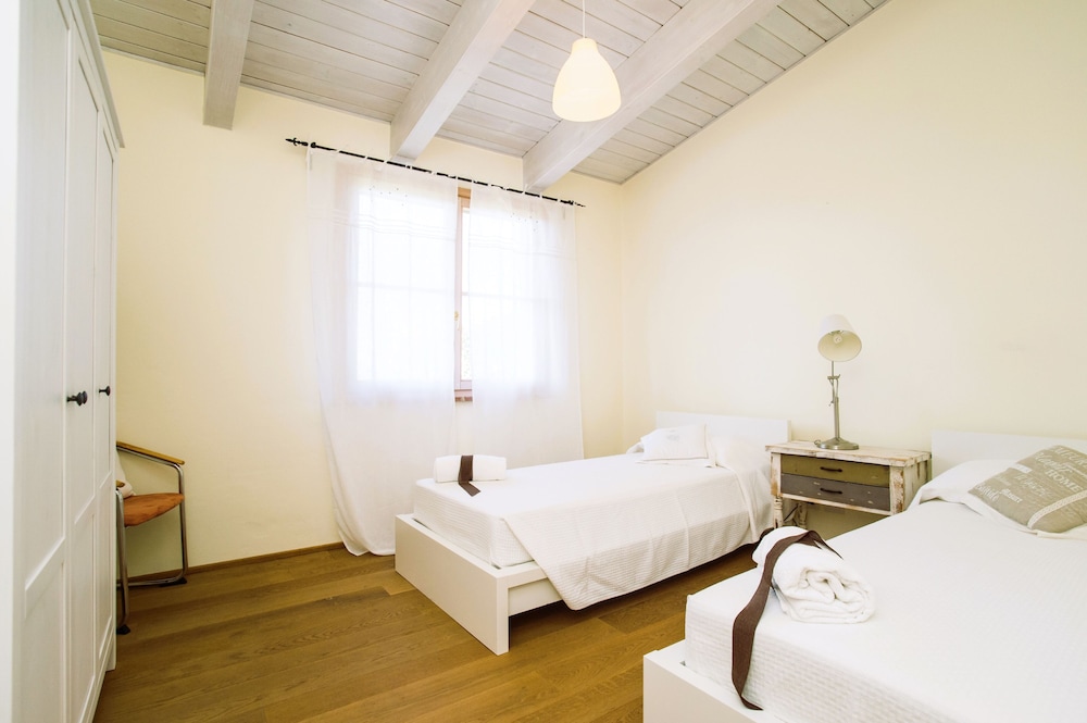 Villa photo 2