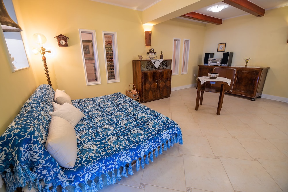 Luxury House photo 2