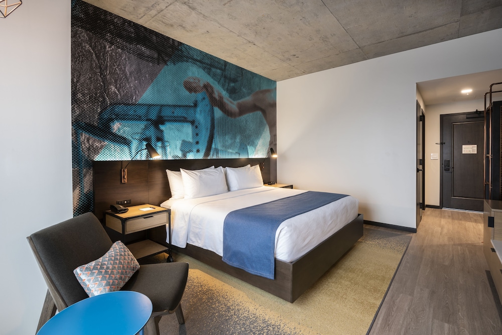 Room, 1 King Bed, Transfer Shower, Non Smoking (Communications, Transfer Shower) photo 1