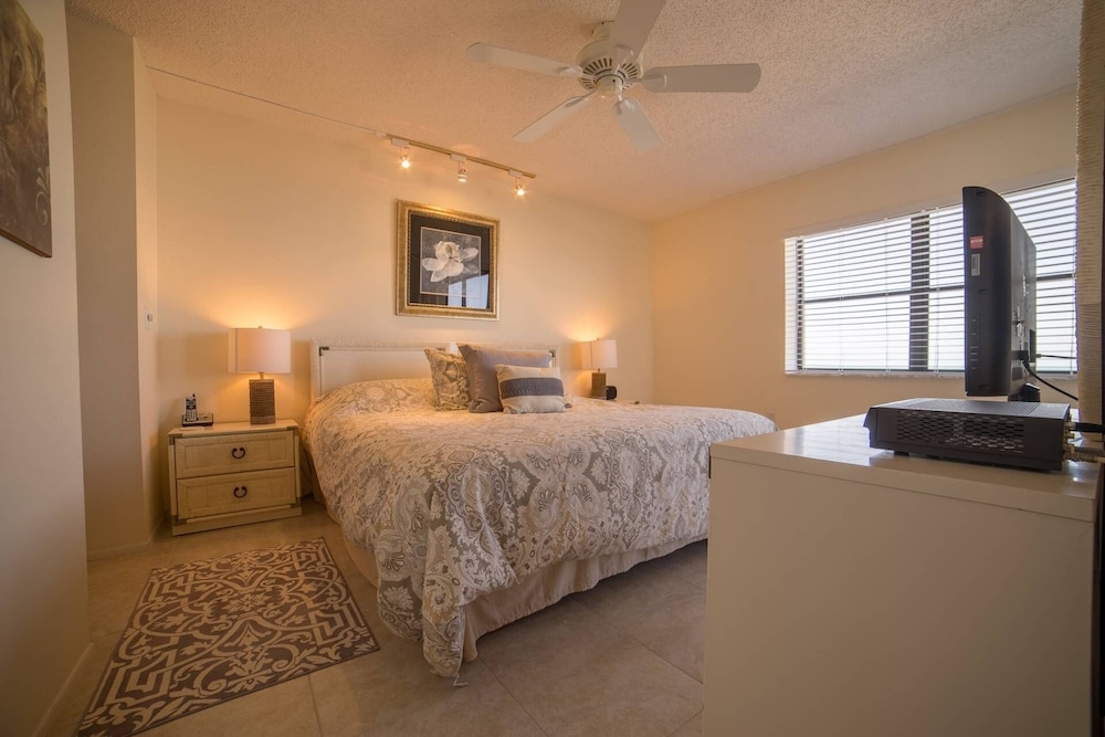 Condo (Shamron Beach 507)