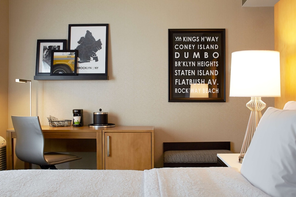 Room, 1 King Bed, Balcony photo 3