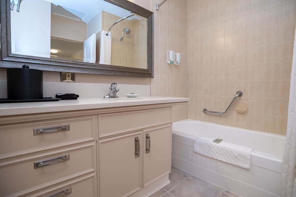 Family Suite, 2 Queen Beds, Non Smoking, Refrigerator (with Sofabed) - Photo 5