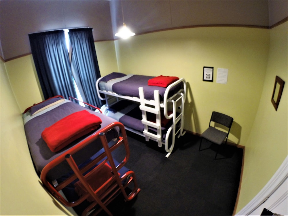 Shared Dormitory (4 Bed, Mixed) photo 3