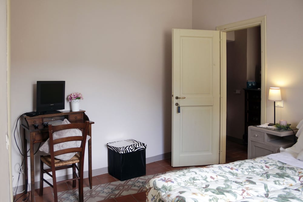 Double Room - Photo 8