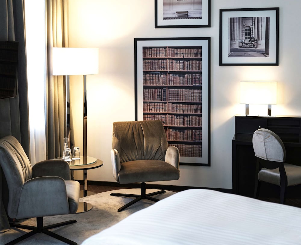 Deluxe Room - Photo 6