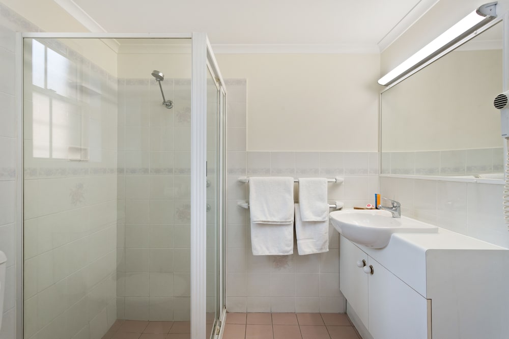 Triple Room thumbnail 6