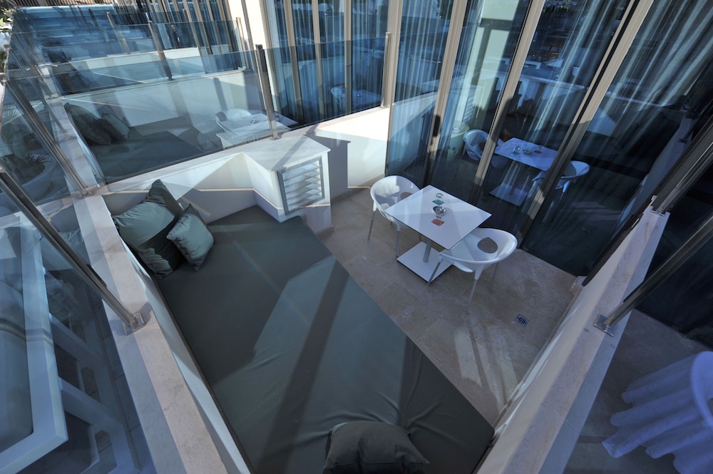 Suite, 1 Double Bed, Terrace, Pool View