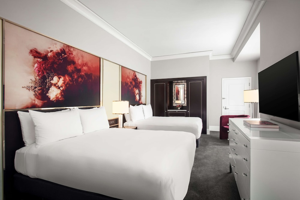 Deluxe Room, 1 King Bed, Accessible (Roll-In Shower)