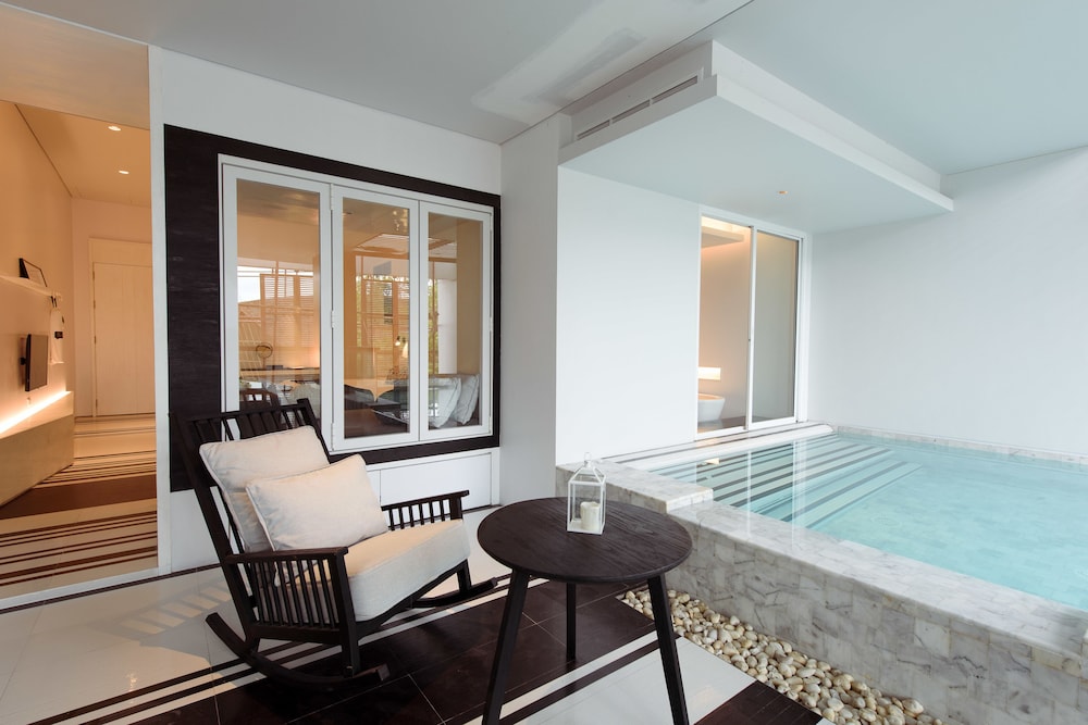 Pool Suite - Photo 6