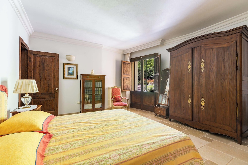 Villa photo 3