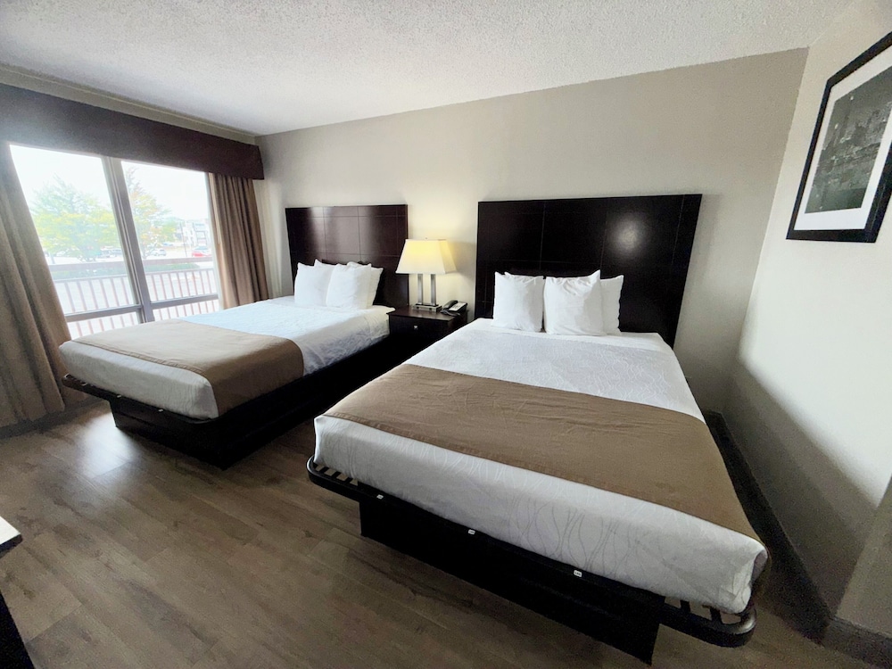Room, 2 Queen Beds, Non Smoking - Photo 1