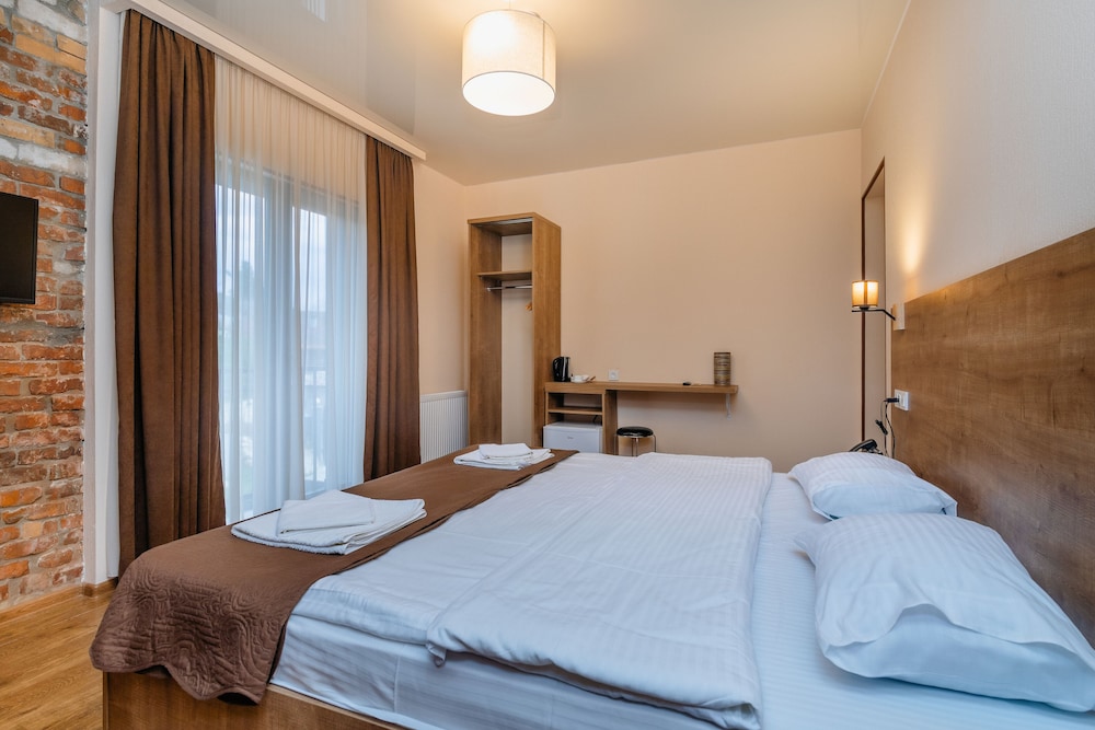 Superior Double Room, 1 King Bed, Balcony (204)