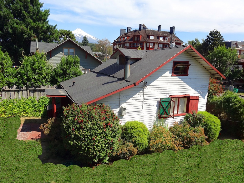 Basic Bungalow, 2 Bedrooms, Courtyard View photo 2