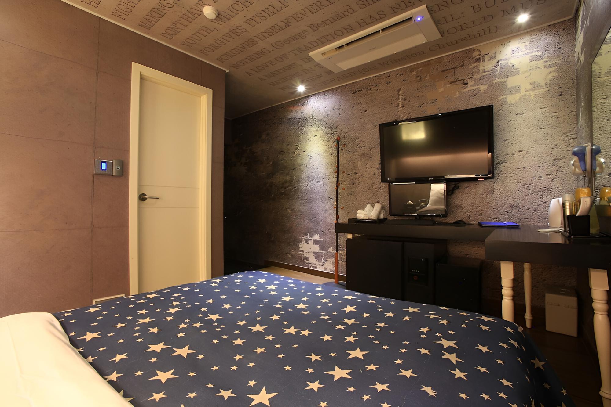 Room (Standard room) - Photo 9