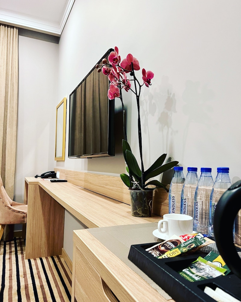 Deluxe Double Room - Photo 11