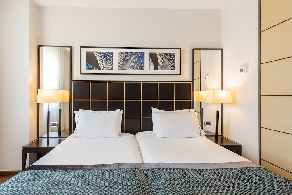 Double Room Single Use, 1 Double or 2 Twin Beds, City View photo 3