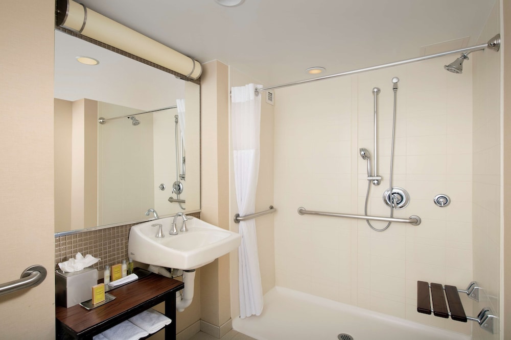Room, Accessible - Photo 5