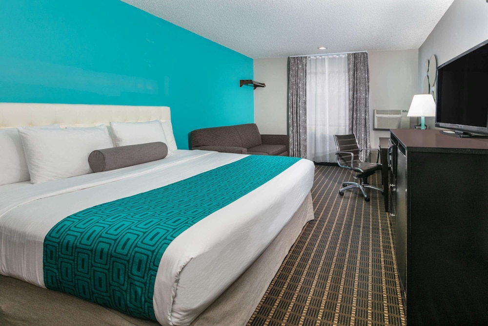 Standard Room, 1 King Bed