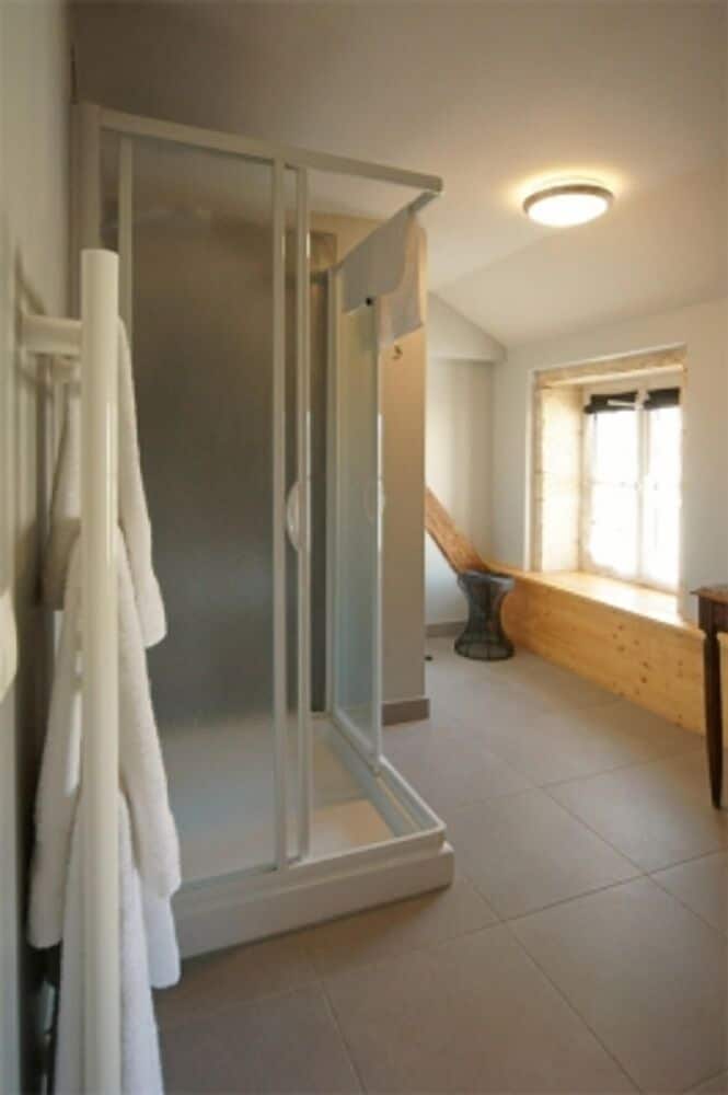 Twin Room (Gueugnonnaise) photo 3