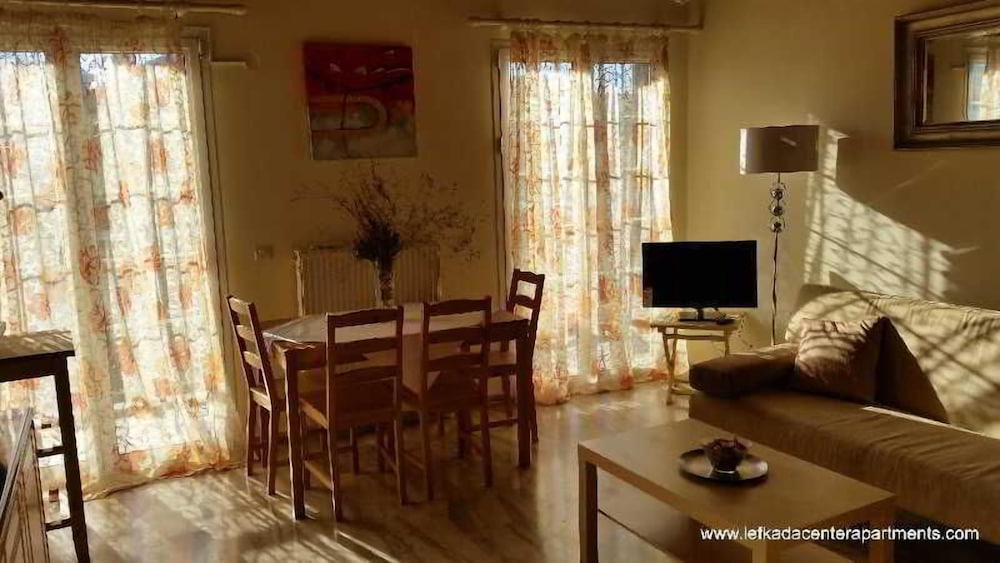 Deluxe Apartment, 3 Bedrooms photo 2