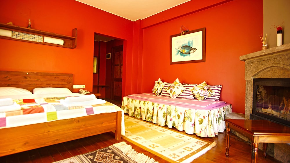 Family Triple Room, Multiple Beds, Fireplace, Mountainside photo 1