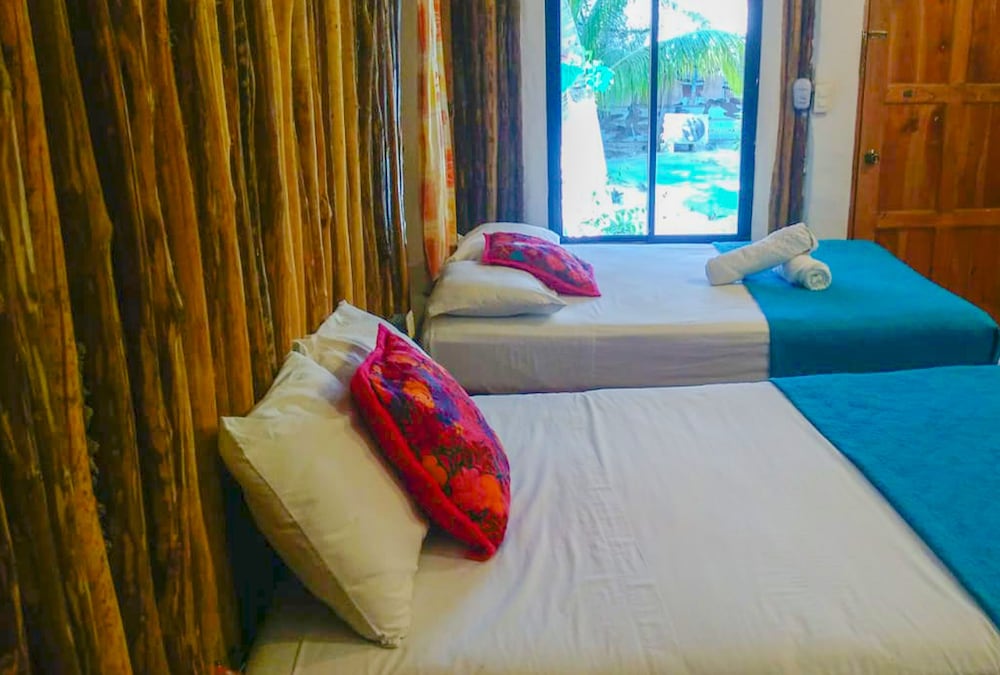 Traditional Cabin, 2 Double Beds, Ensuite photo 1