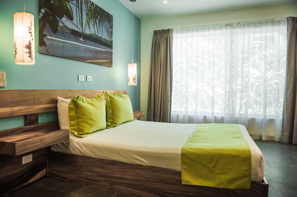Standard Room, 1 Queen Bed photo 3