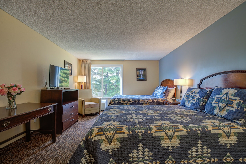 Standard Room, 2 Queen Beds, Non Smoking photo 2
