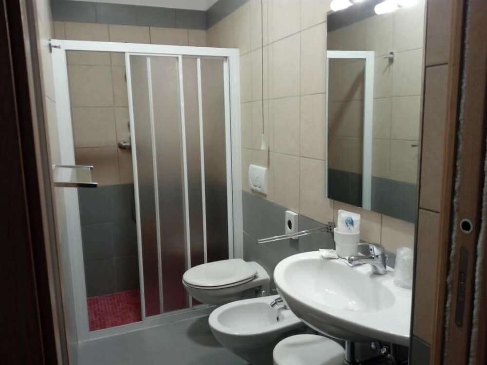 Standard Room, 2 Bedrooms photo 2