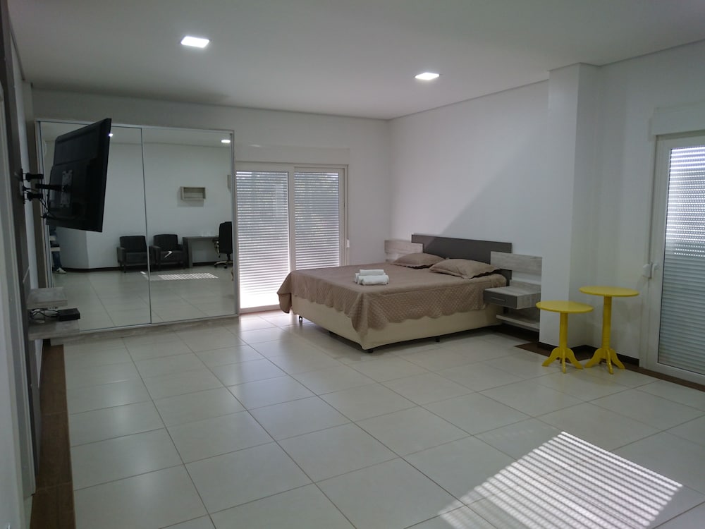 Deluxe Suite, 1 King Bed, Accessible photo 2