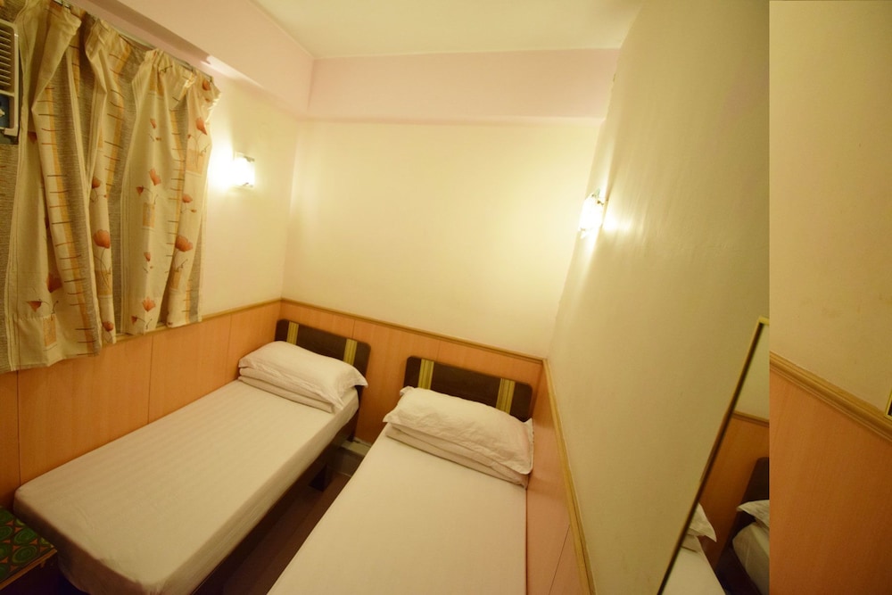 Basic Double Room, 2 Twin Beds, Non Smoking photo 2