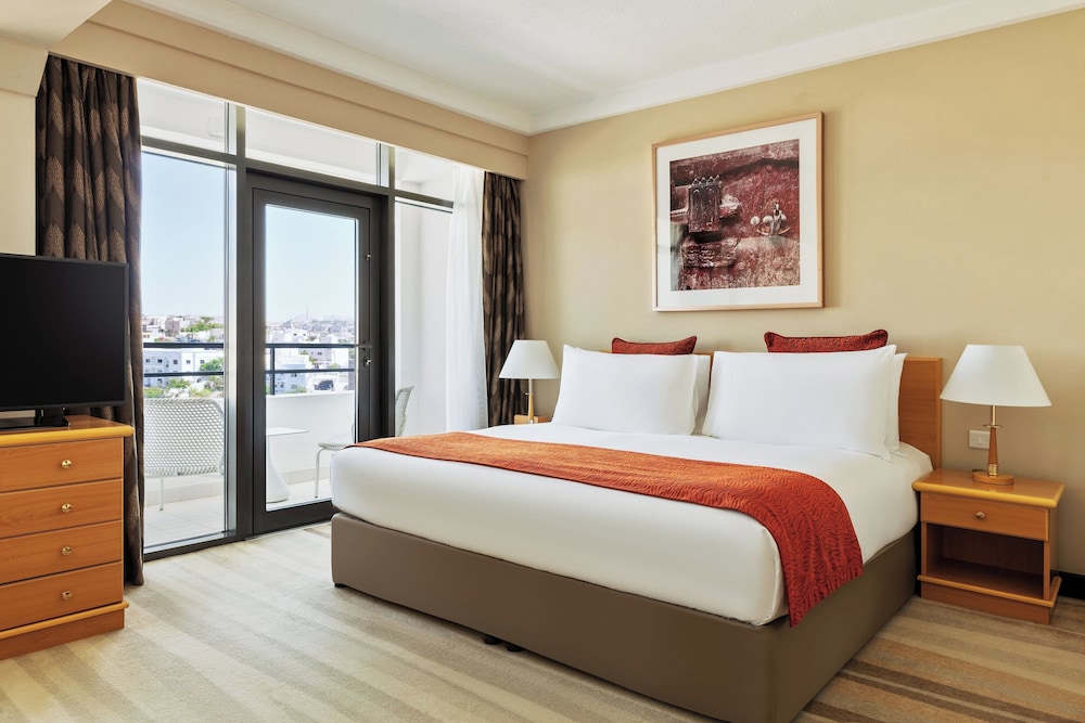 Suite, 2 Bedrooms, Balcony - Photo 1