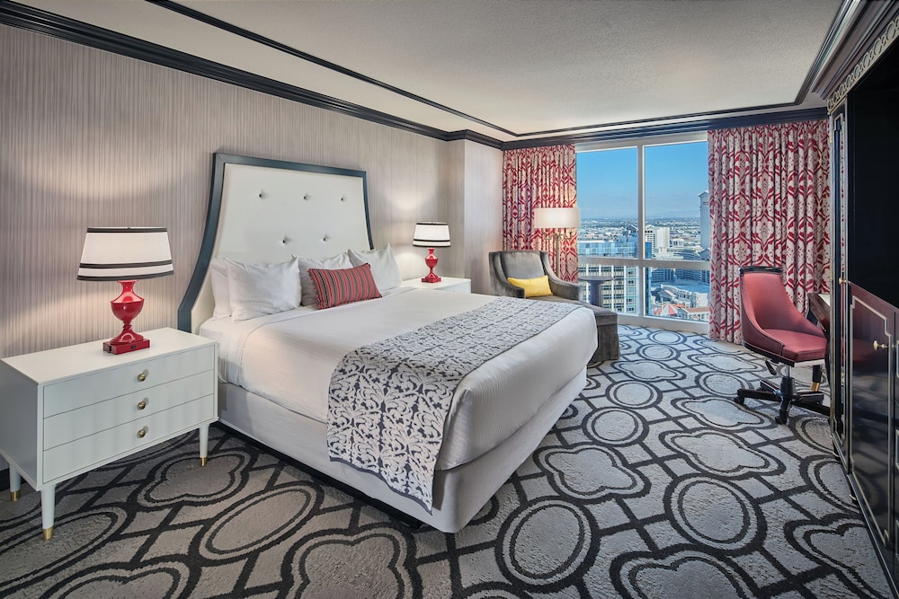 Bordeaux Corner Room King