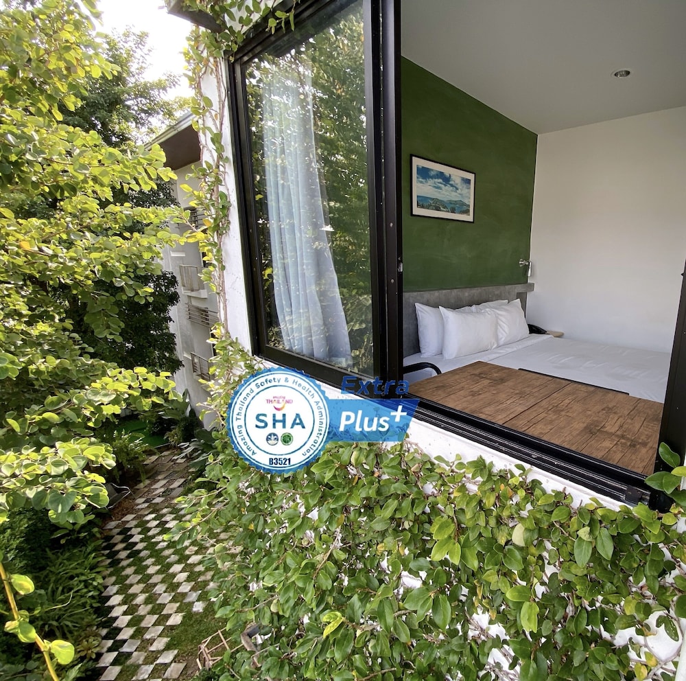 Standard Double Room, 1 King Bed photo 3