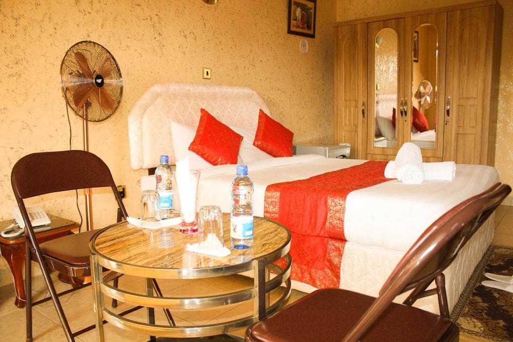 Deluxe Suite photo 2
