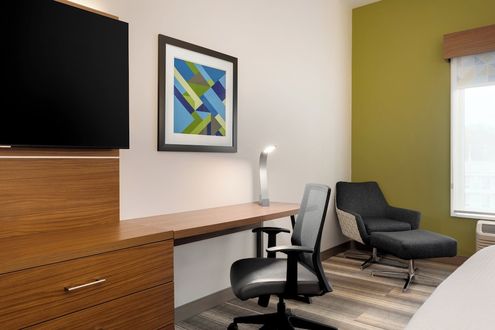 Suite, 1 King Bed, Hearing Accessible - Photo 1