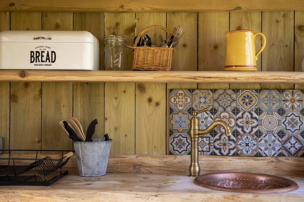 Romantic Tent, Multiple Beds (Dabinett Yurt) photo 1